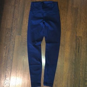 Lululemon women’s navy wunder under luxtreme 28”